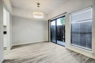 1818 Augusta Dr in Houston, TX - Building Photo - Building Photo