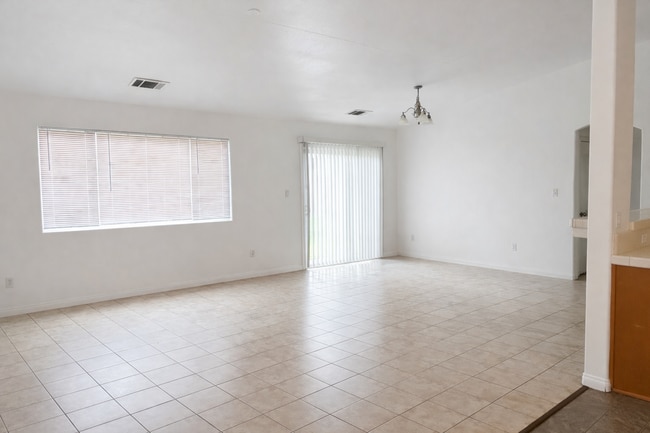 2512 Tropical Ave in Bakersfield, CA - Building Photo - Building Photo