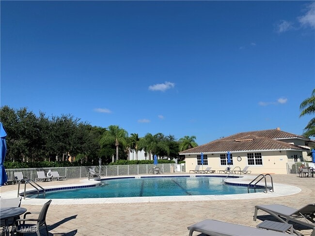 3947 Del Sol Ln in Cape Coral, FL - Foto de edificio - Building Photo