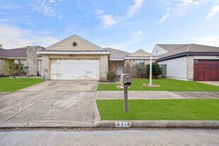 6214 Gladewell Dr in Houston, TX - Building Photo