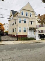 32 Goddard St, Unit 3rd Floor in Providence, RI - Building Photo