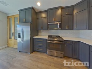 7415 Cresswell Dr in Arlington, TX - Foto de edificio - Building Photo