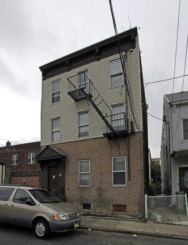 171 Van Winkle Ave in Jersey City, NJ - Building Photo - Building Photo