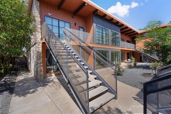 400 E 30th St in Austin, TX - Building Photo - Building Photo
