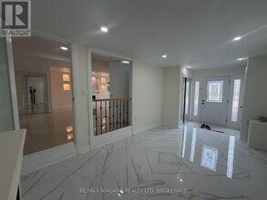 42 Hemlock St in St Catharines, ON - Building Photo - Building Photo