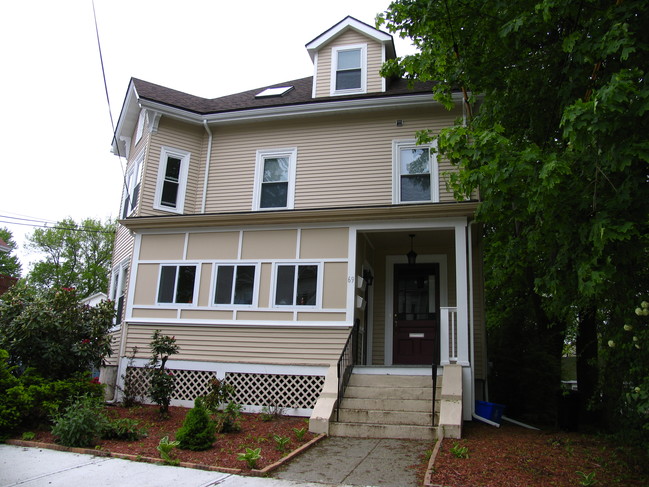 69 Orange St in Waltham, MA - Foto de edificio - Building Photo