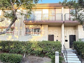 2764 Meadow Lark Dr in San Diego, CA - Building Photo