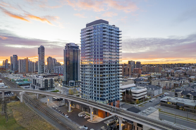 Sunalta Heights West & East Tower in Calgary, AB - Building Photo - Building Photo