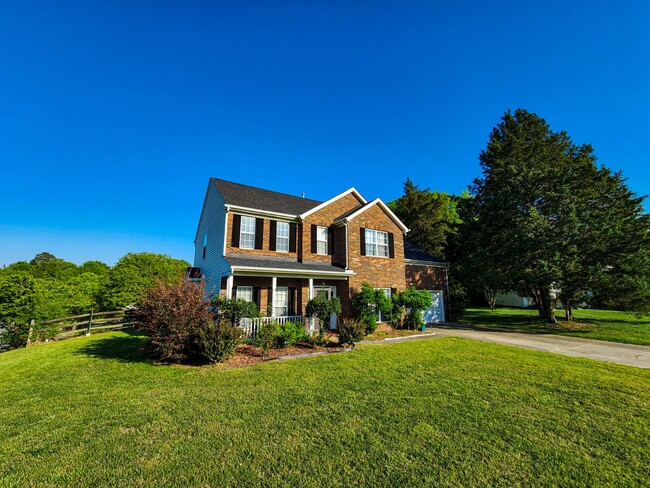 7801 Peach Blossom Ct in Harrisburg, NC - Foto de edificio - Building Photo