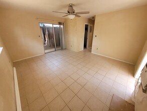 230 NE 41st St, Unit Cottage in Oakland Park, FL - Building Photo - Building Photo