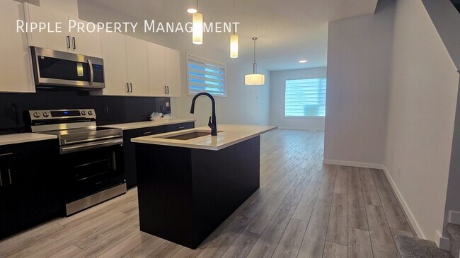 438 Carringvue Grv NW in Calgary, AB - Building Photo - Building Photo