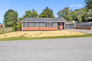 211 Della Ln in Boonsboro, MD - Building Photo