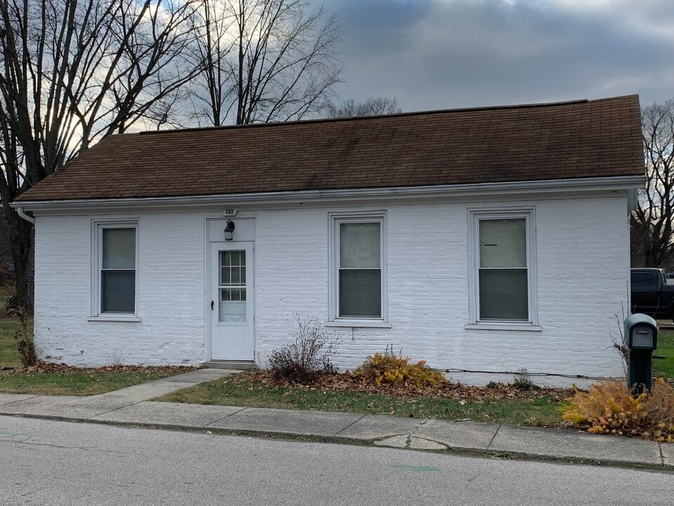 202 S Ash St in Centerville, IN - Building Photo