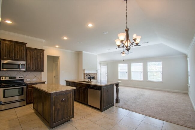 733 Poncho Ln in Haslet, TX - Foto de edificio - Building Photo