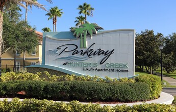 The Parkway at Hunters Creek in Orlando, FL - Foto de edificio - Building Photo