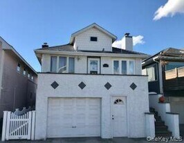 35 Indiana Ave in Long Beach, NY - Building Photo