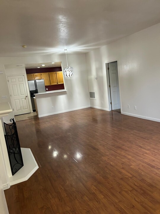 3859 S Canyon River Way, Unit River way in South Salt Lake, UT - Building Photo
