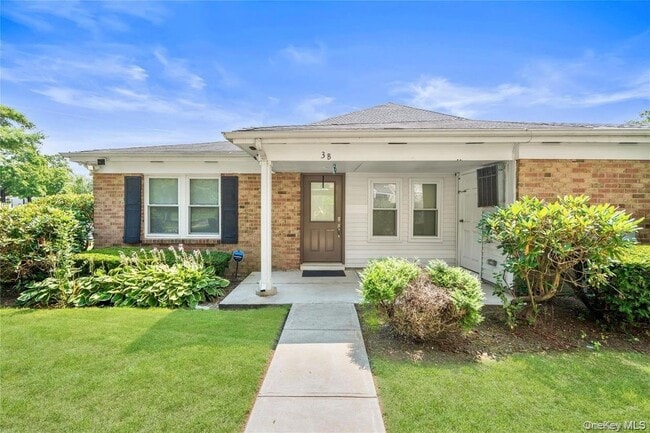 property at 3 Saratoga Ct