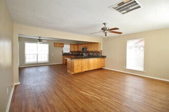 313 Woodhaven Dr in Desoto, TX - Building Photo - Building Photo