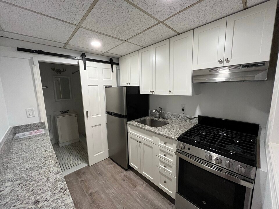 11 Myrtle St, Unit B in Boston, MA - Building Photo