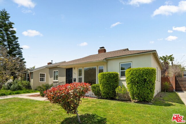 7601 Dunfield Ave in Los Angeles, CA - Building Photo - Building Photo