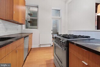 727 S 7th St in Philadelphia, PA - Building Photo - Building Photo