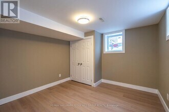 16 Autumn Ln in Barrie, ON - Building Photo - Building Photo