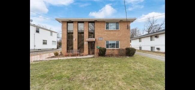 1928 3rd St, Unit 4 in Cuyahoga Falls, OH - Building Photo - Building Photo