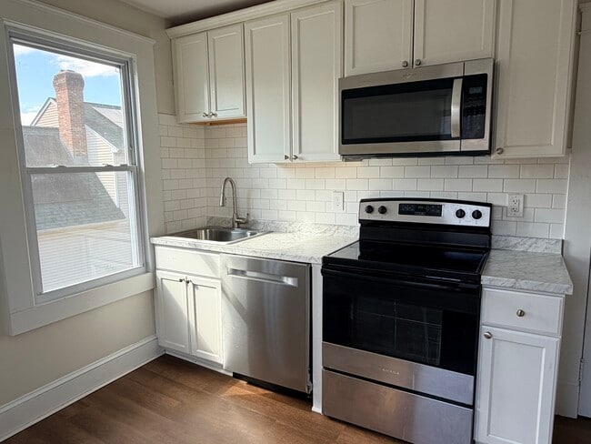 103 Birdsey Ave, Unit Birdsey Apartment 2 in Middletown, CT - Foto de edificio - Building Photo