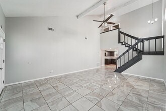 9721 Debbie Ln in Houston, TX - Building Photo - Building Photo