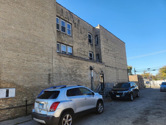 1048 N Cicero Ave in Chicago, IL - Building Photo - Building Photo