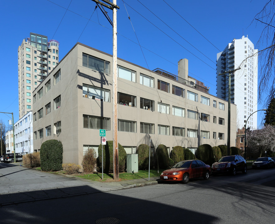 Conn Lodge Apartments in Vancouver, BC - Building Photo