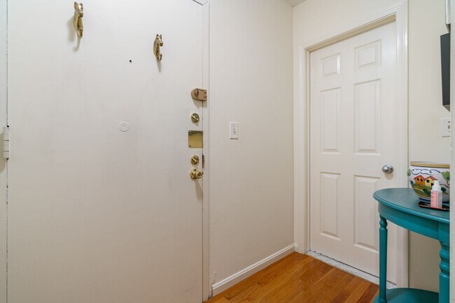 347 Marlborough St, Unit 2 in Boston, MA - Building Photo - Building Photo