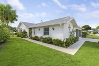 6871 SE Lillian Ct in Stuart, FL - Foto de edificio - Building Photo