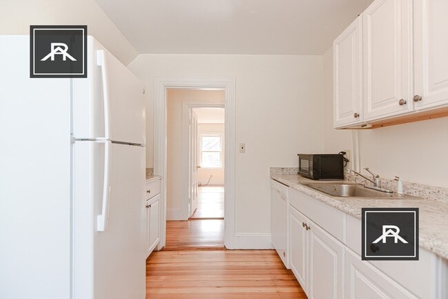 36 Willow St, Unit 3 in Newton, MA - Building Photo - Building Photo