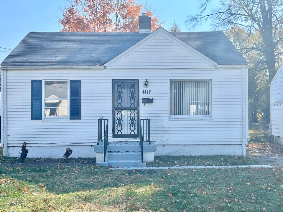 4415 Sunset Ave in Louisville, KY - Building Photo