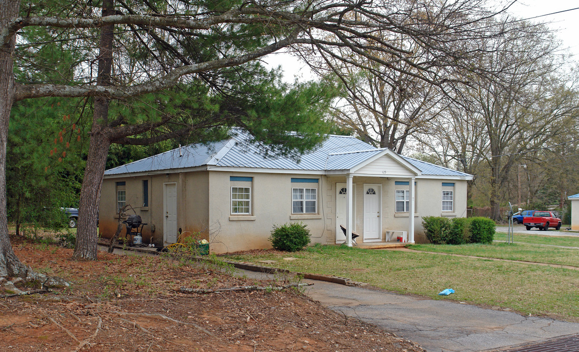 125-127 Roper St in Easley, SC - Building Photo