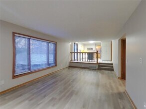 956 Meadow Ave in Shoreview, MN - Building Photo - Building Photo