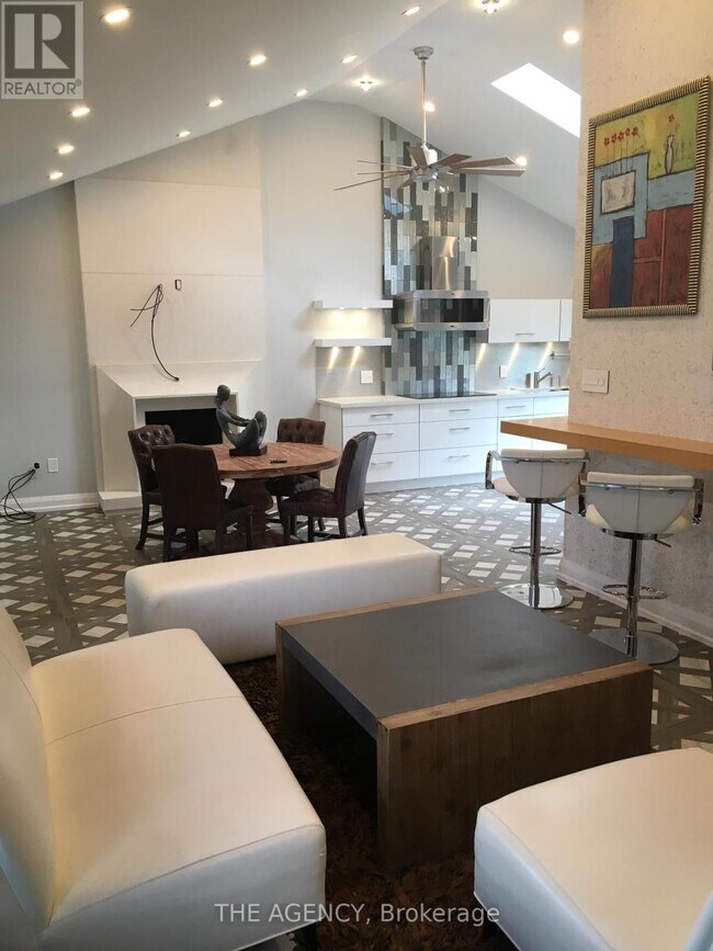 40 Howard Rd in Newmarket, ON - Building Photo - Building Photo