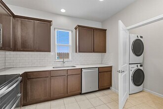 17200 Adoro Dr in Manor, TX - Building Photo - Building Photo