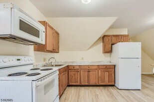 7 Washington St in Newton, NJ - Building Photo