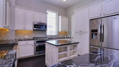 413 T C Jester Blvd in Houston, TX - Building Photo - Building Photo