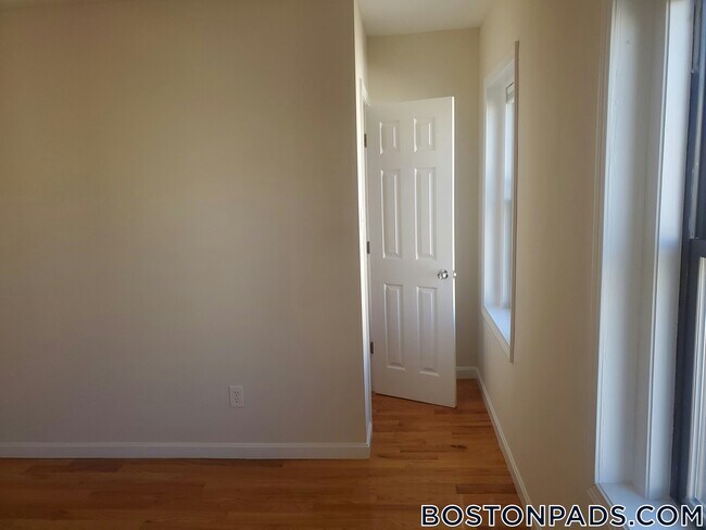 914 Dorchester Ave-Unit -2 in Boston, MA - Building Photo - Building Photo