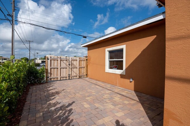 731 S J St in Lake Worth, FL - Building Photo - Building Photo