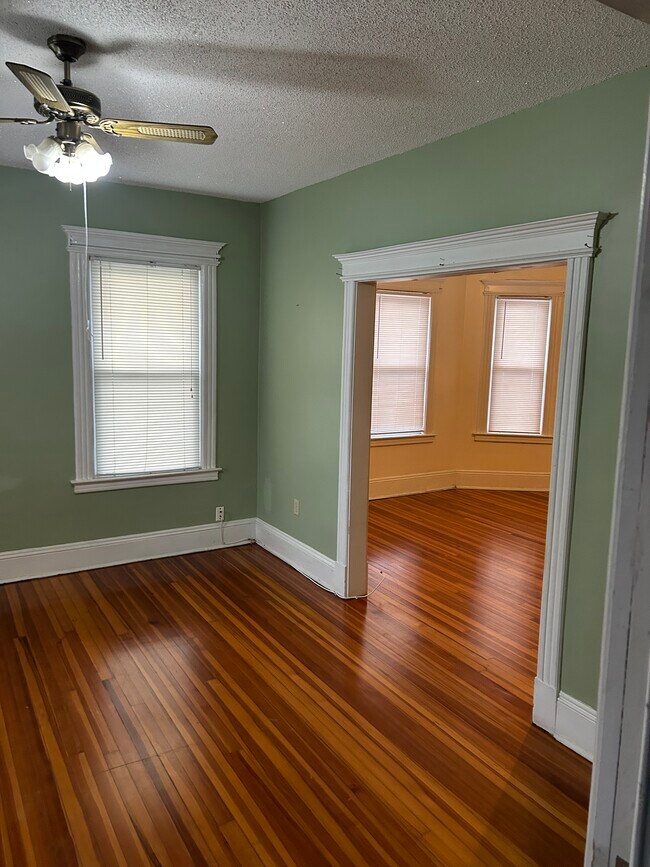 77 Rowe Ave Apartments and Nearby Hartford Apartments For Rent