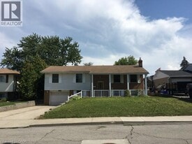 149 Clifton Downs Rd in Hamilton, ON - Building Photo