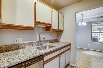 7915 Coriander Dr in Gaithersburg, MD - Building Photo - Building Photo