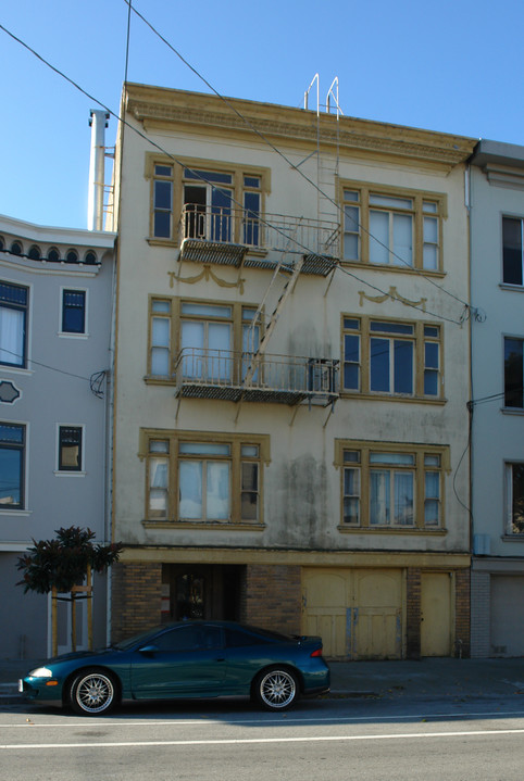 1045 Cabrillo St in San Francisco, CA - Building Photo