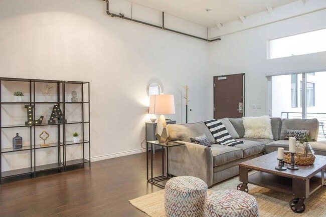735 S Broadway, Unit 6