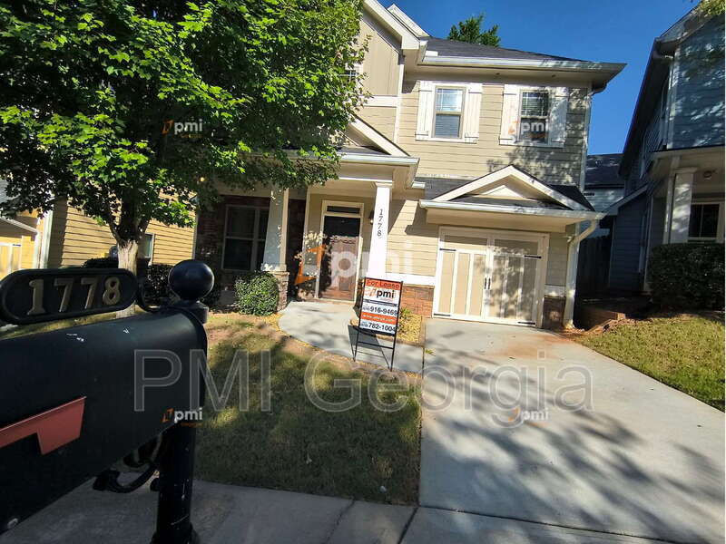 1778 Maple Walk Cir SW in Atlanta, GA - Building Photo